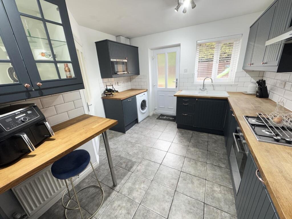 KITCHEN/BREAKFAST ROOM