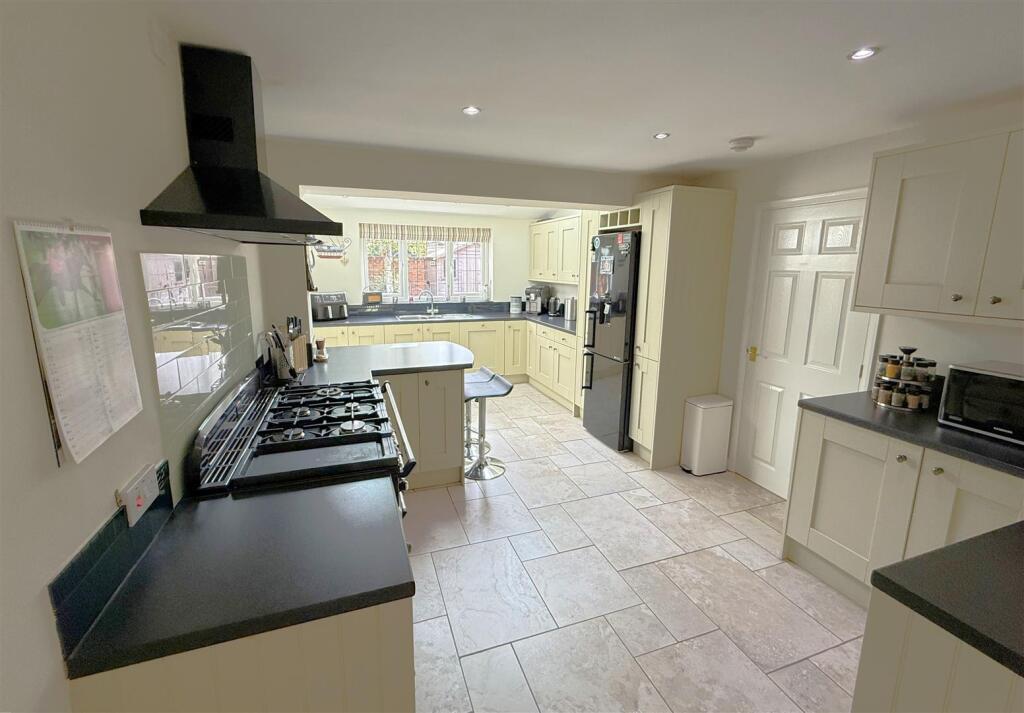 Kitchen A.JPG