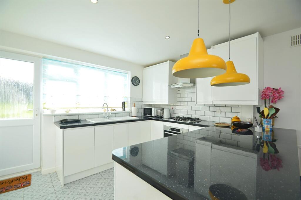 resizedKitchen2.jpg
