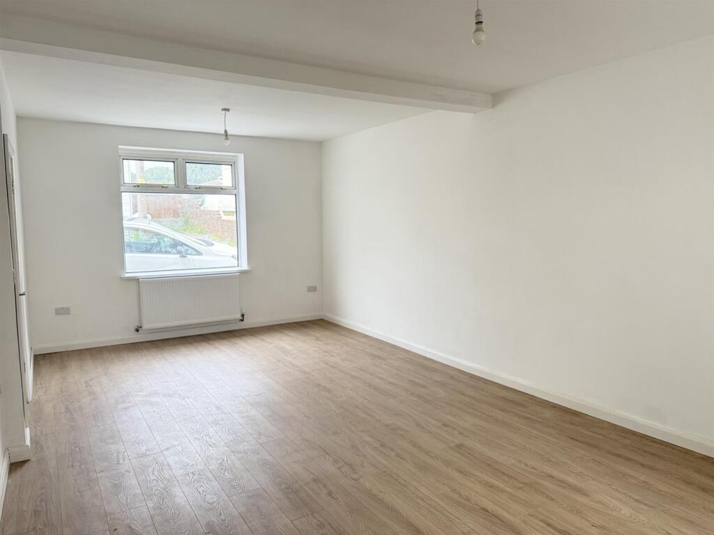 lounge1.jpg