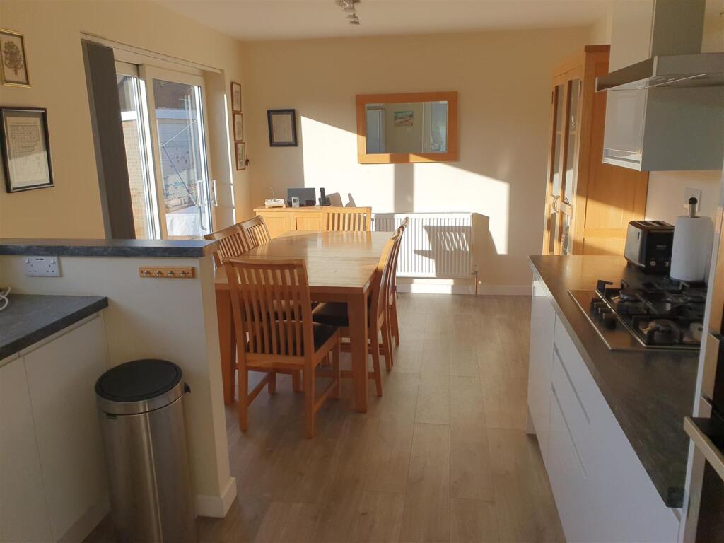 ADDITIONAL DINING KITCHEN PHOTOS