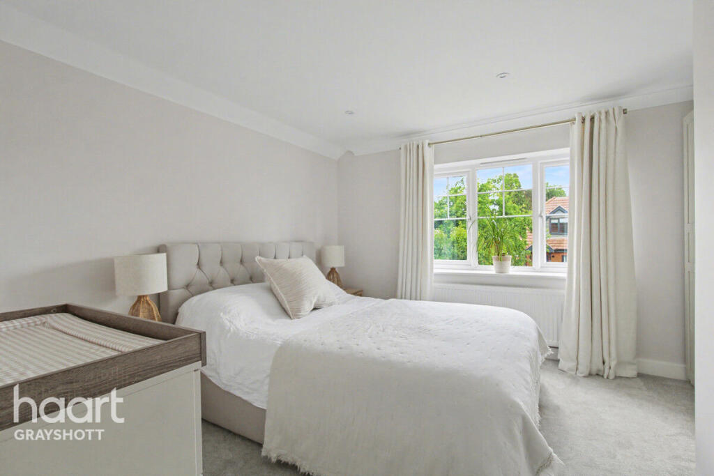 Hepplewhite Place, Hindhead