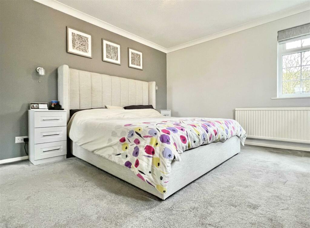 Bed 1.jpg
