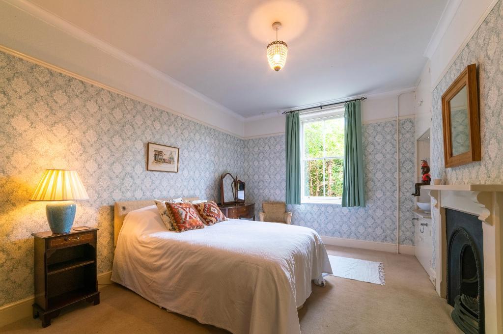 Perfect bedroom 3 with fireplace