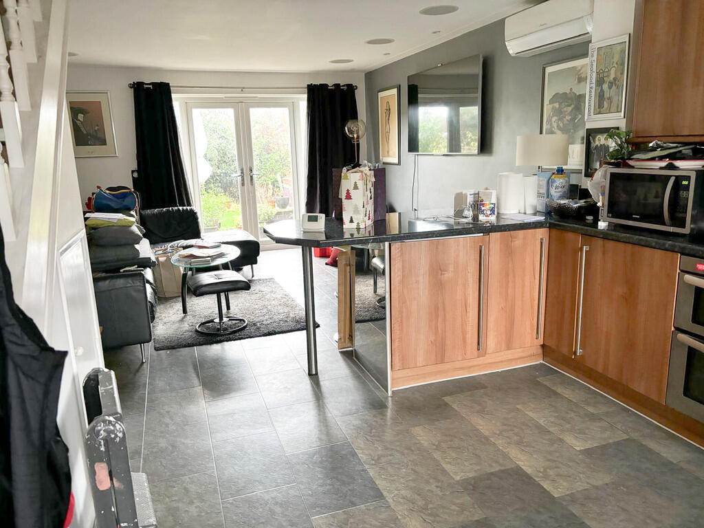 IMG-20250909-WA00...