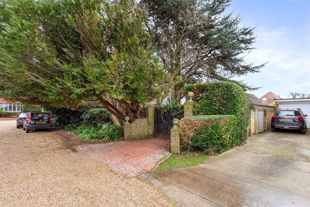 St Raphael Road 3-024 2.jpg