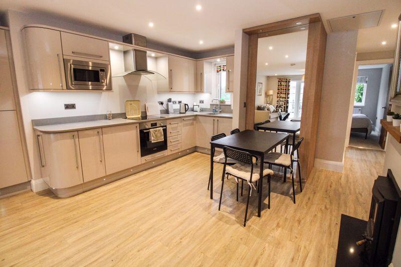 Kitchen/Dining Space