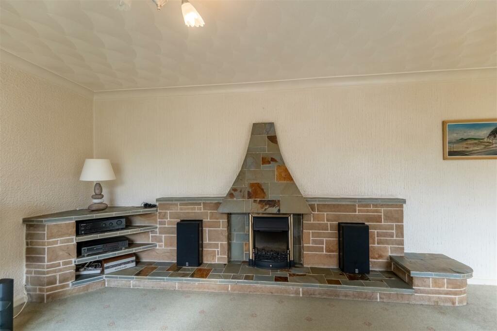 2 St Michaels Close-011.jpg