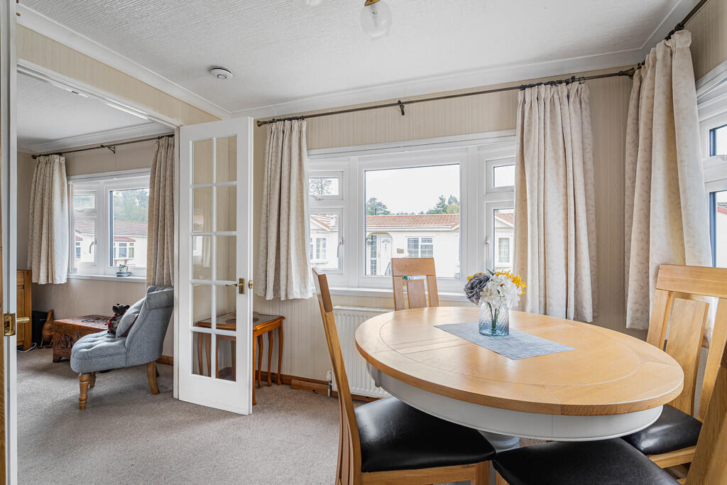 Dining room (2)