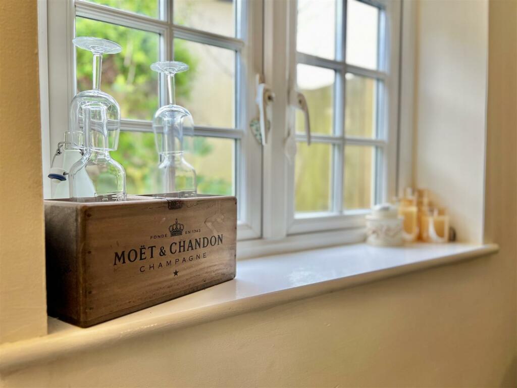 Dining - Moet.jpeg