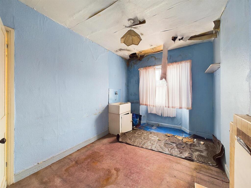 5 - 5 Bedroom terraced house.jpg