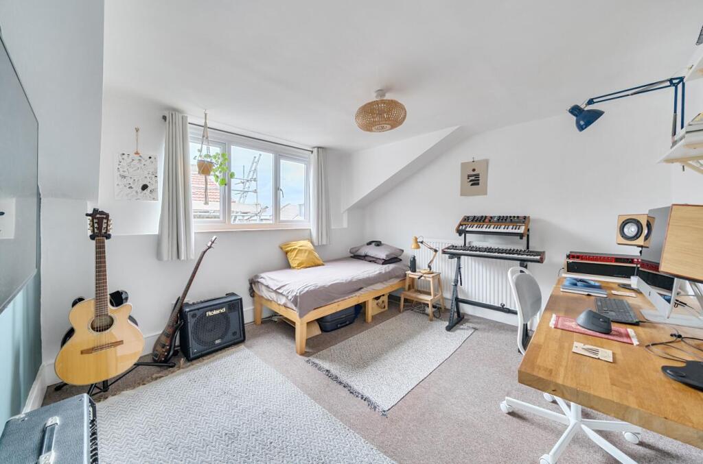 Bedroom 2a.jpg