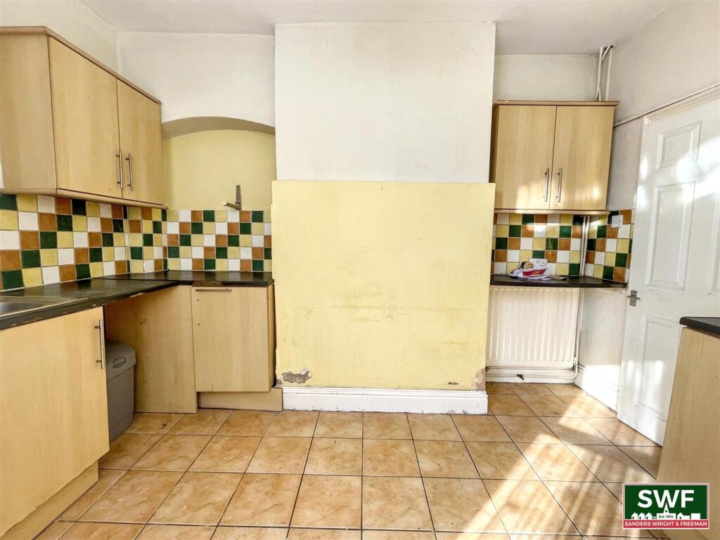 Kitchen2.jpg