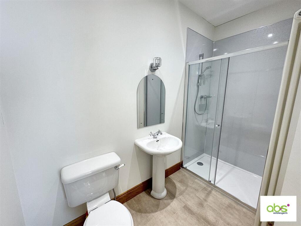 bed 3 en suite.jpg