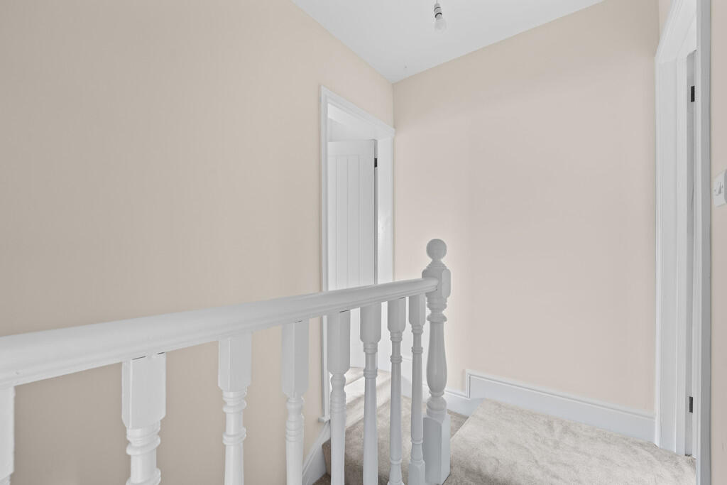36 Hewitt street-...