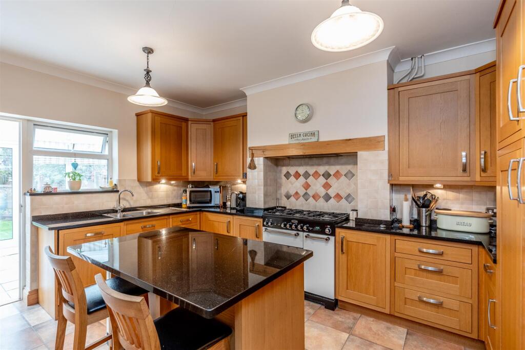 Wellington Walk, Westbury on Trym Kitchen 2.jpg