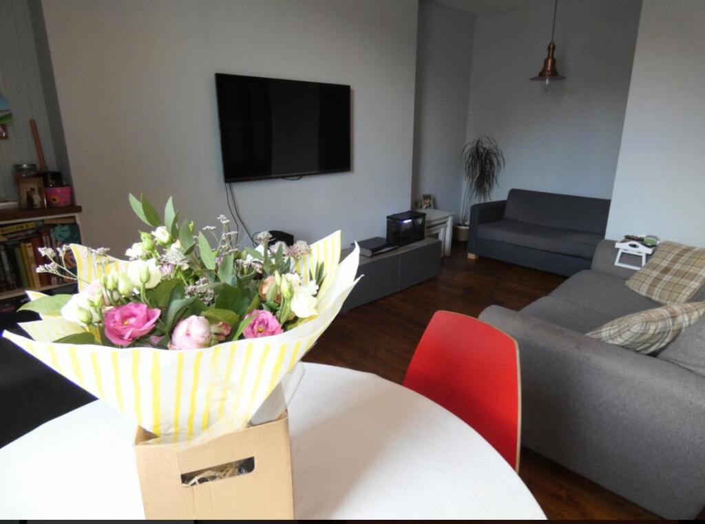 LOUNGE / DINING