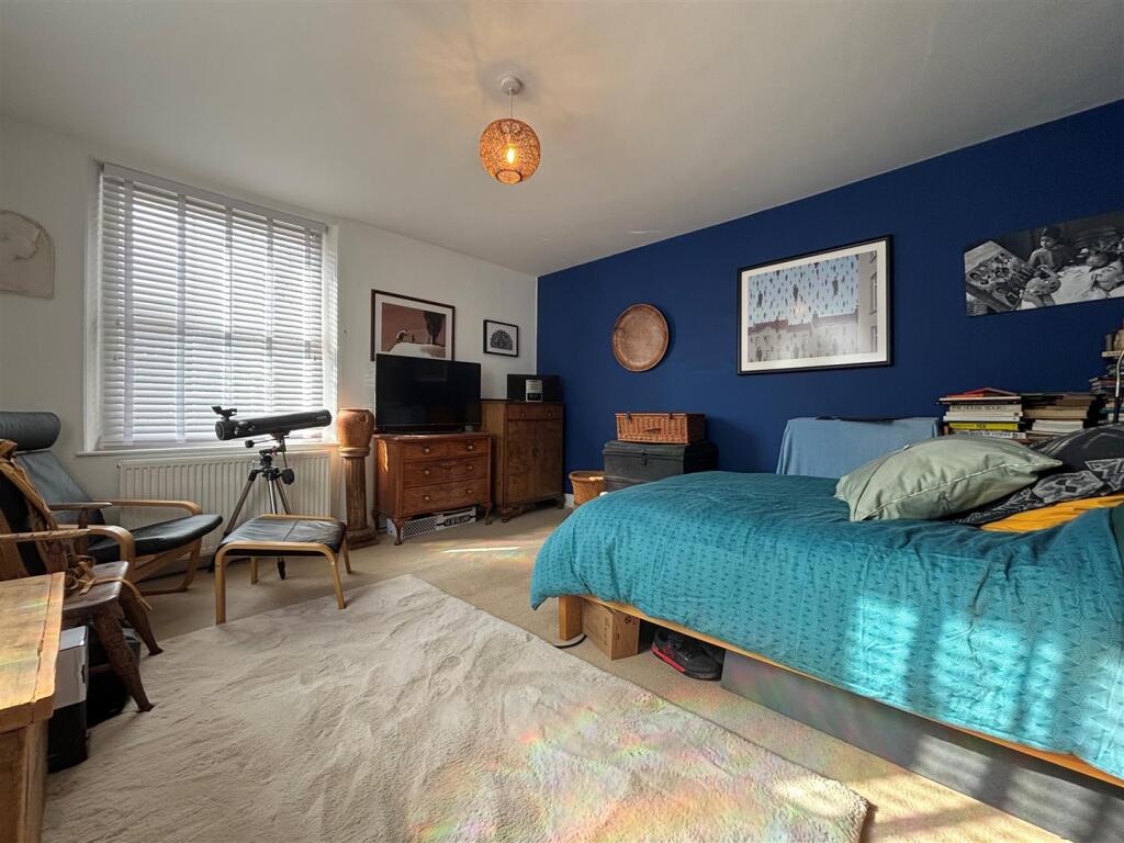 Sitting Room/Bedroom 4