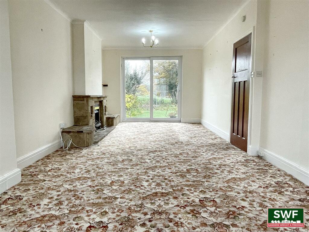 THROUGH LOUNGE/DINER