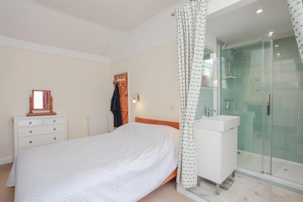 2 Church Street Bedroom 1.jpg