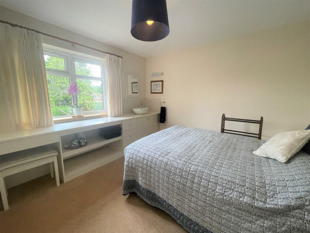 bed3.jpg