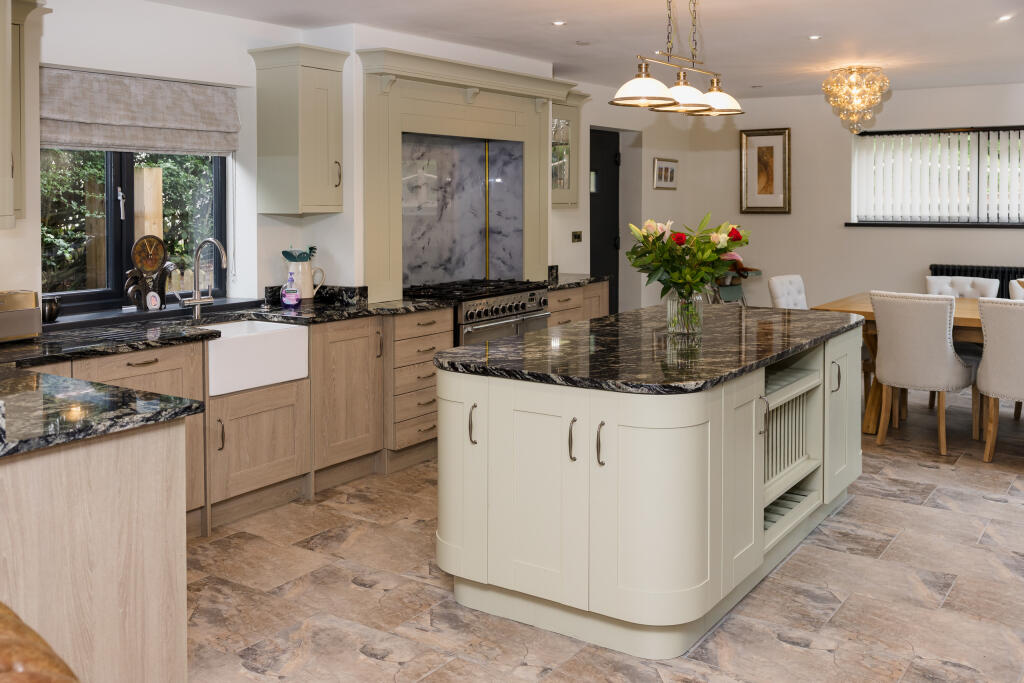 2025-08-07 WALKER &amp; LEWIS-CEFN-22