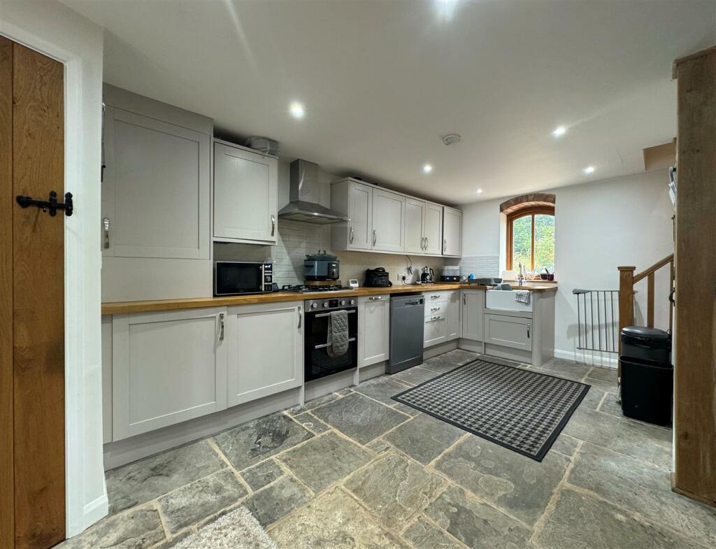 cottage kitchen.jpg