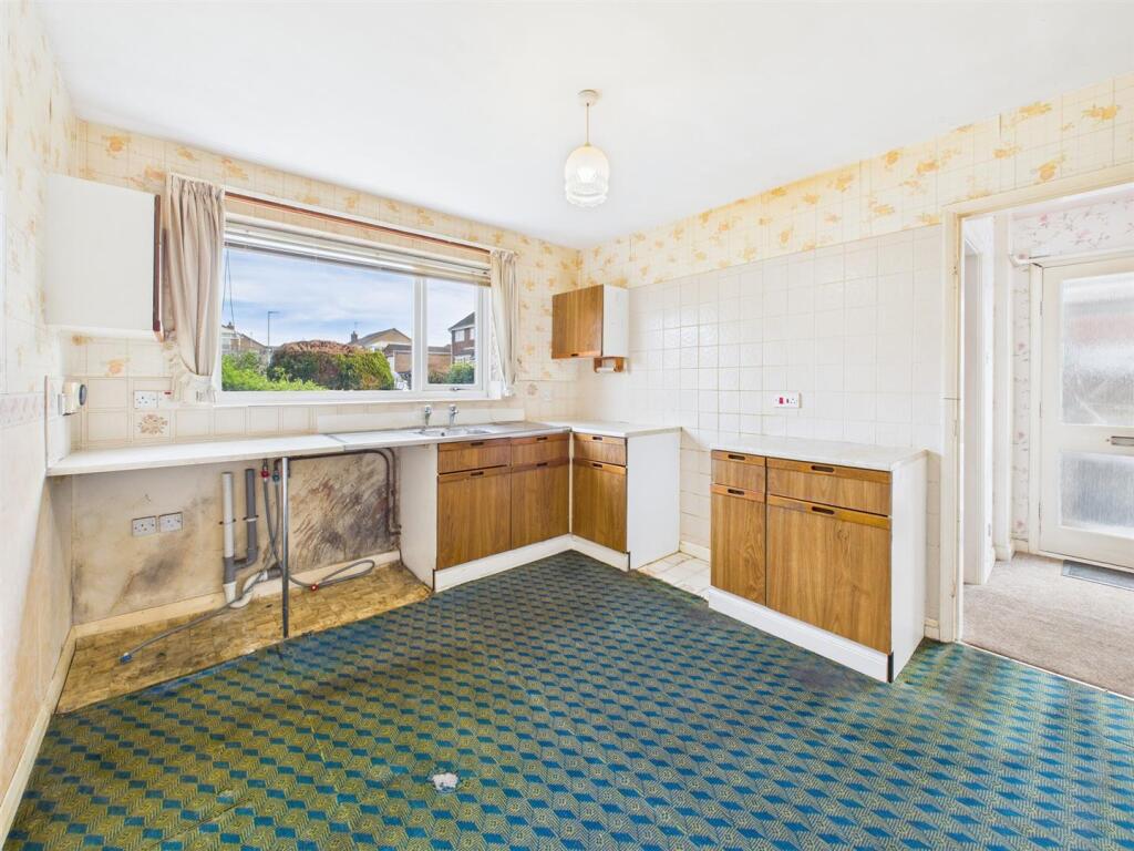Kitchen:
