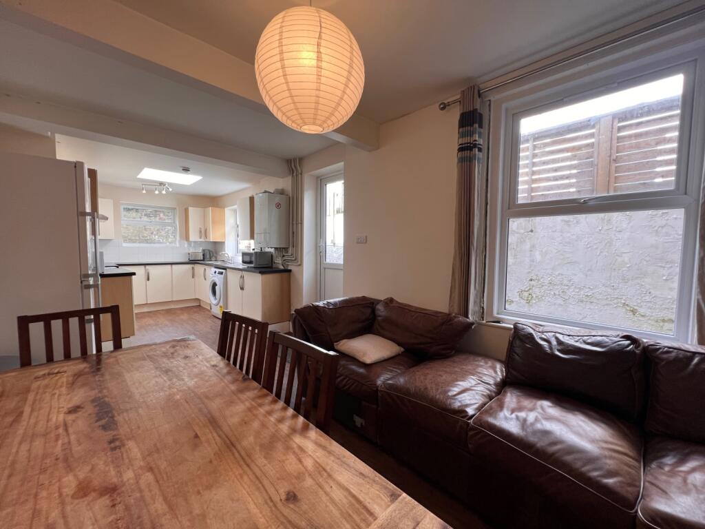 19 Hollingbury Park Avenue - Lounge (2)