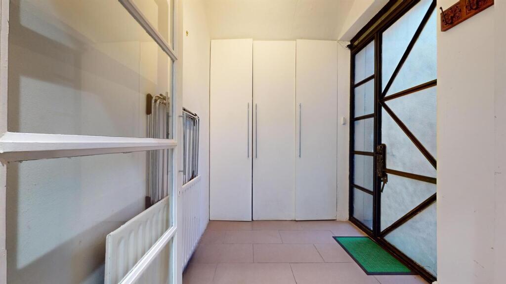 Flat 1 167 CRRearentry.jpg