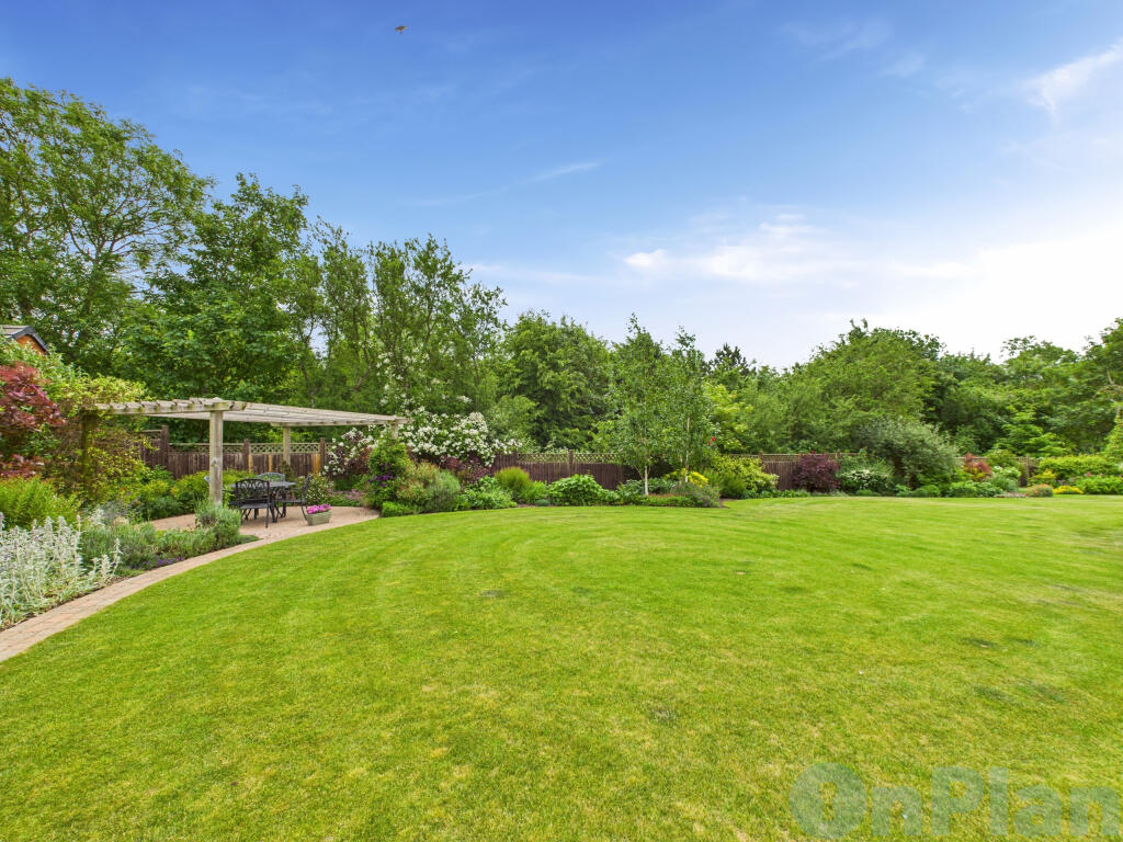 CAM04024G0-PR0028-STILL024