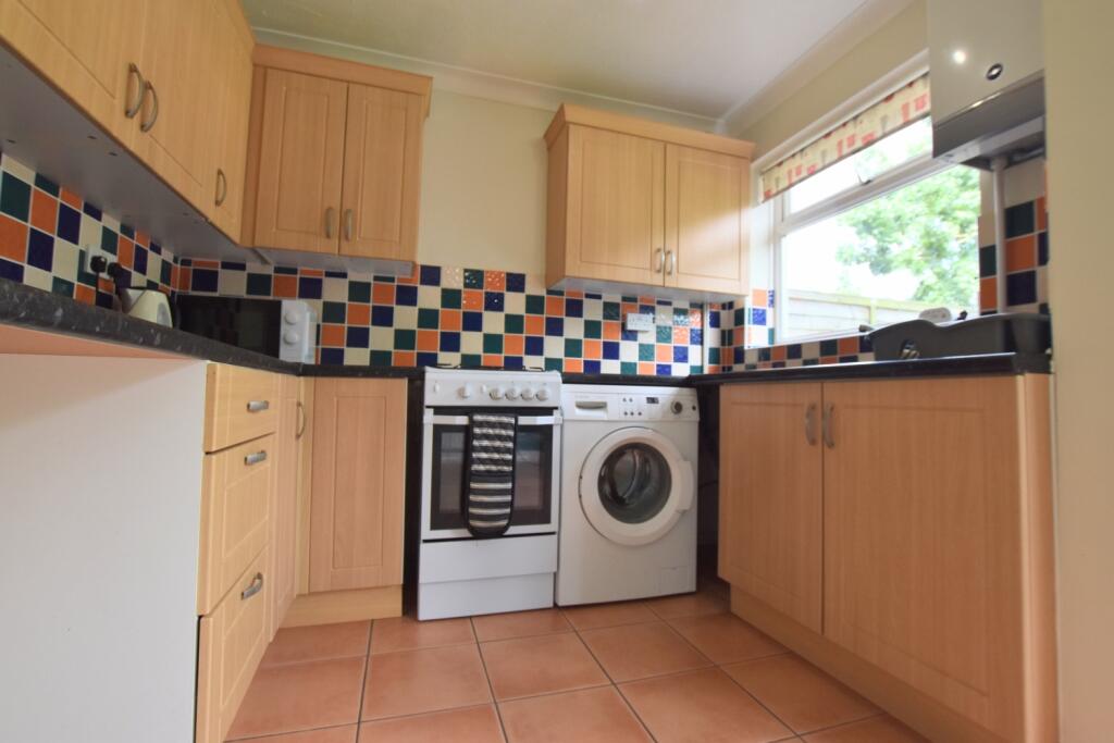 39 Carroll Close kitchen
