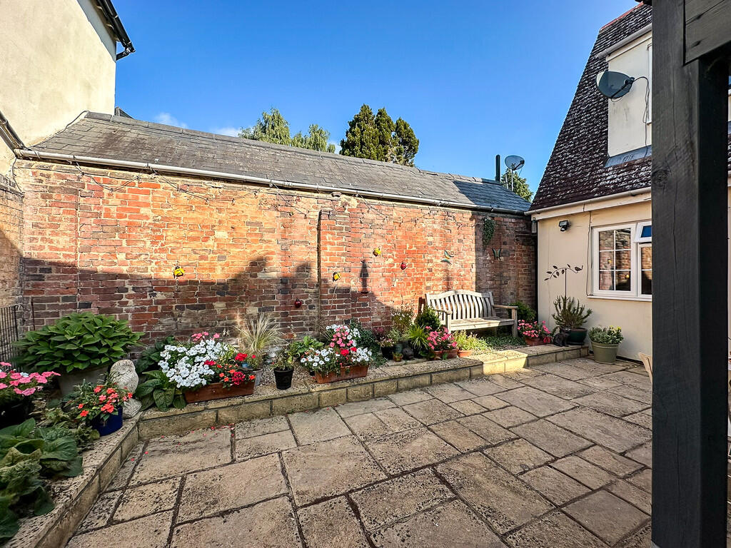 Courtyard Garden ...