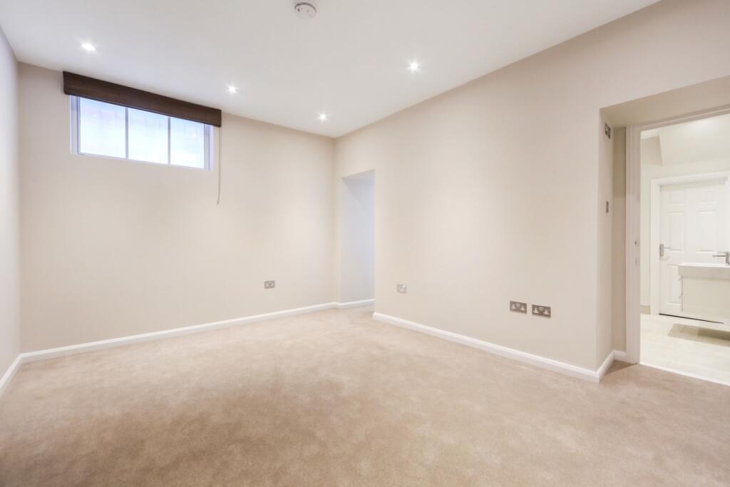 Ph4_976103_edited...