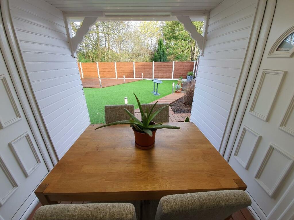 GARDEN COVERED SEATING AREA