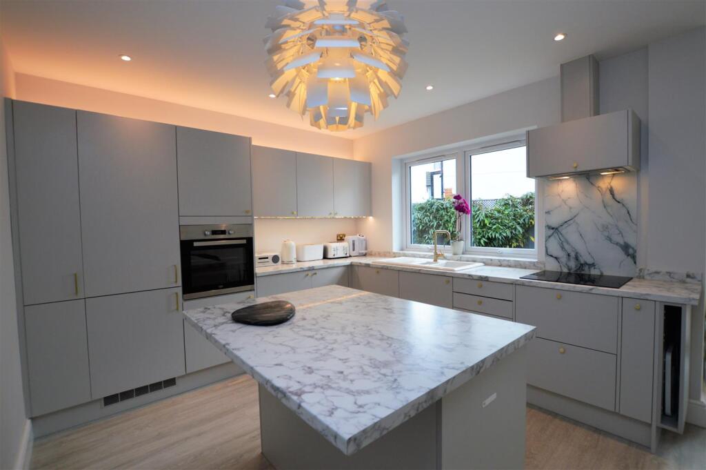 1 Short way kitchen2.JPG