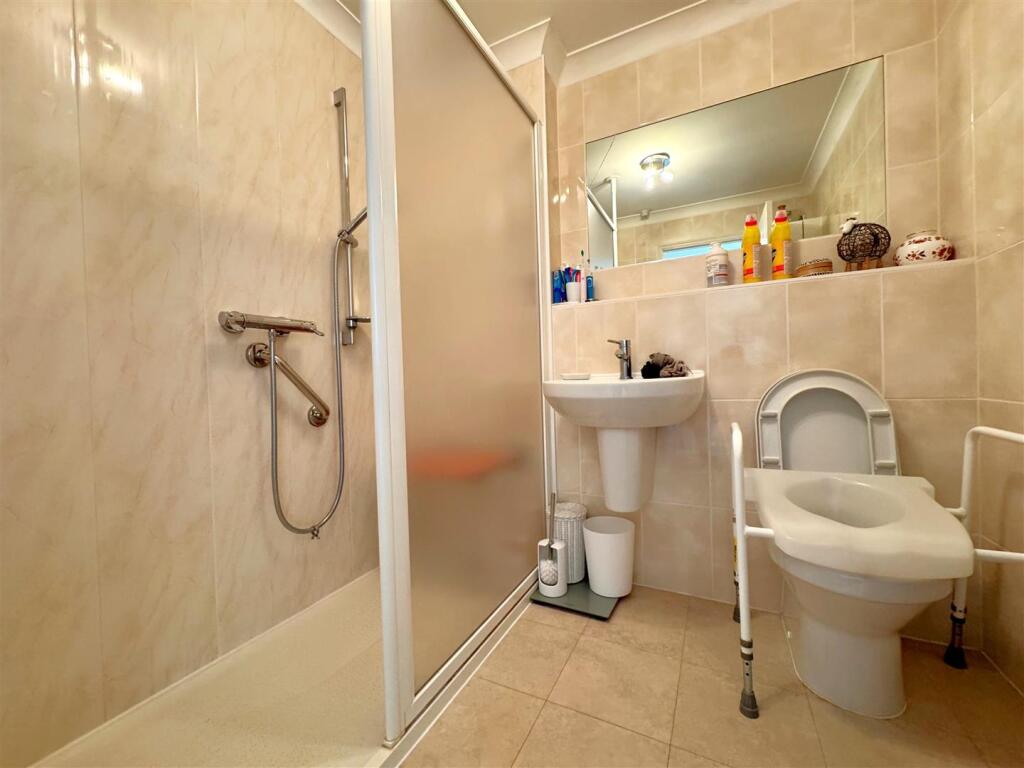 shower room 2.jpg