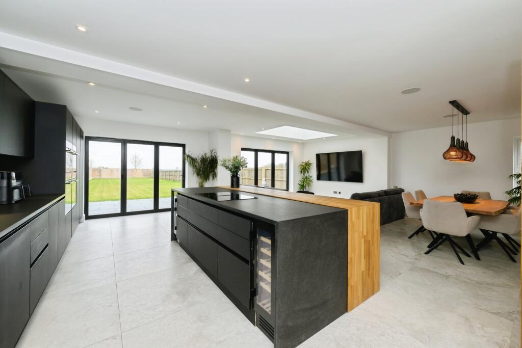 FOAL AGENTS KITCHEN ISLAND