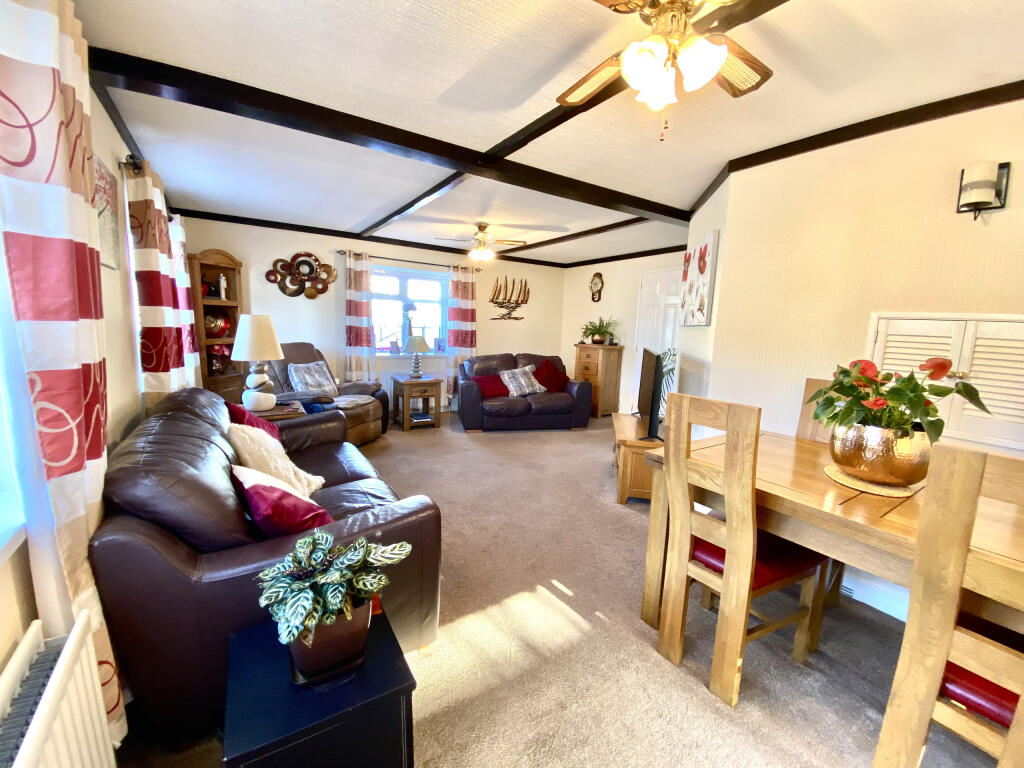 Lounge/Dining Rm