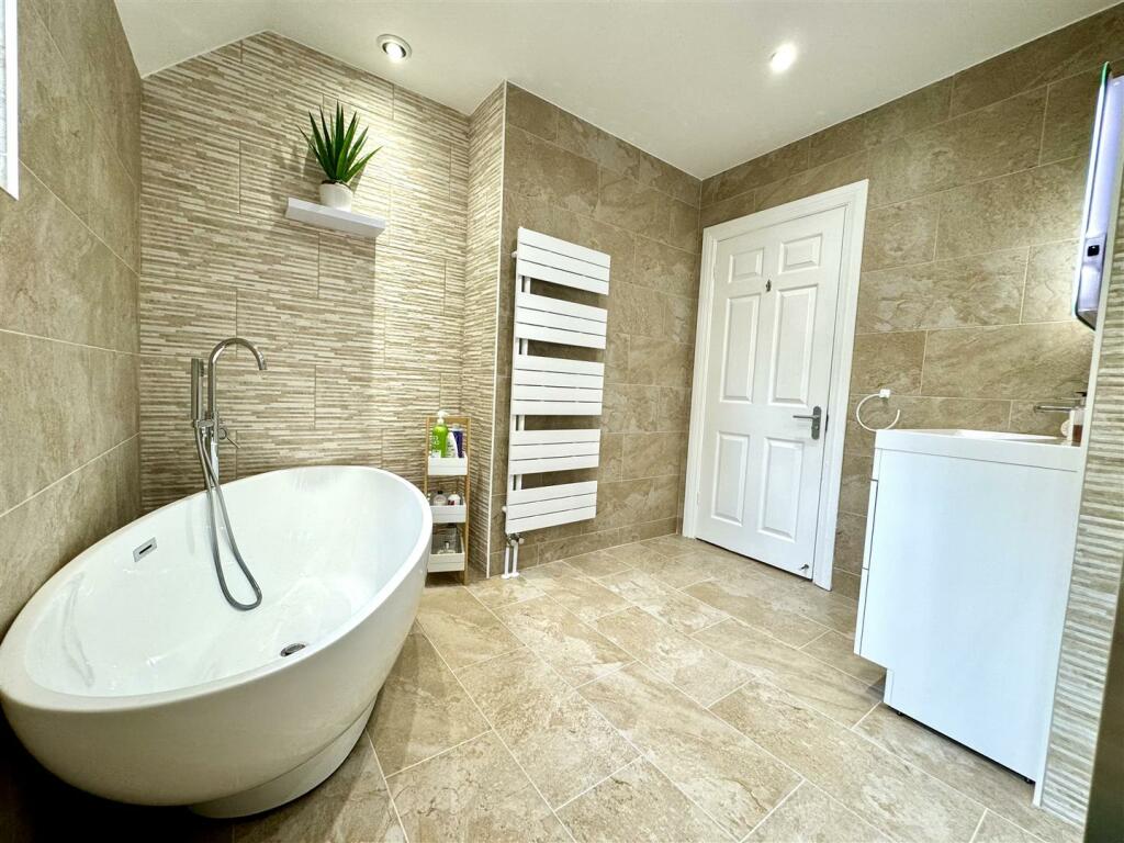 FAMILY BATHROOM