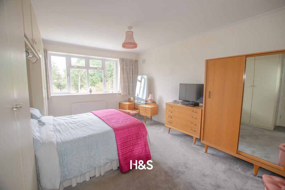 3 northbrook - bedroom 1..jpg