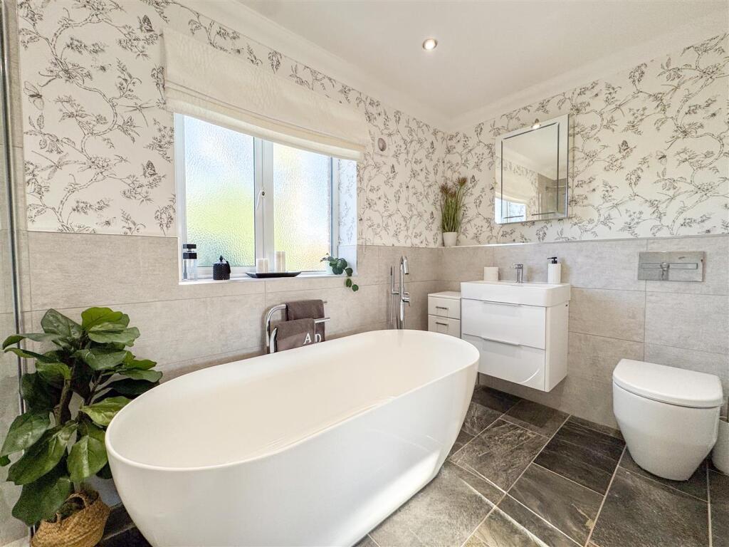 Ensuite bathroom