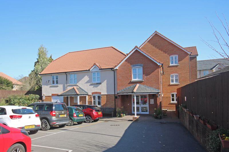 Front of Kings Court