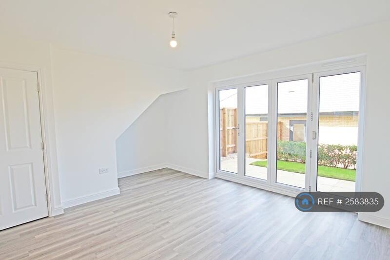 Living Room/Dining Area