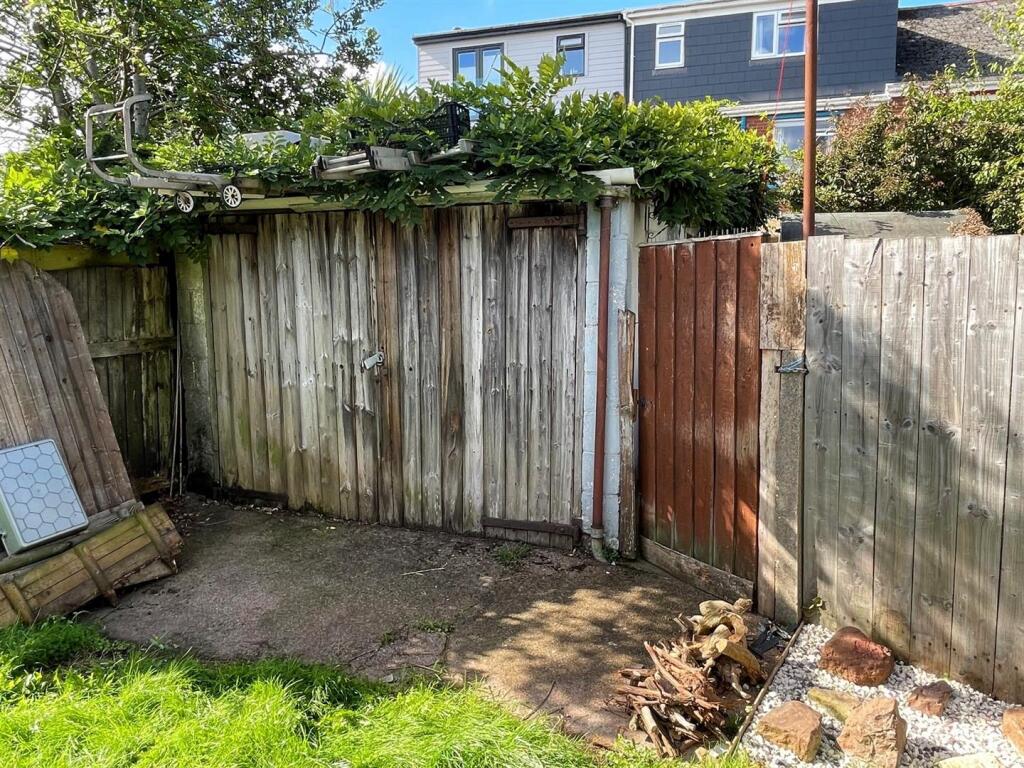 Access to Outbuilding/Shed
