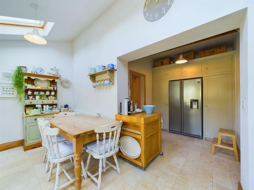 Kitchen: