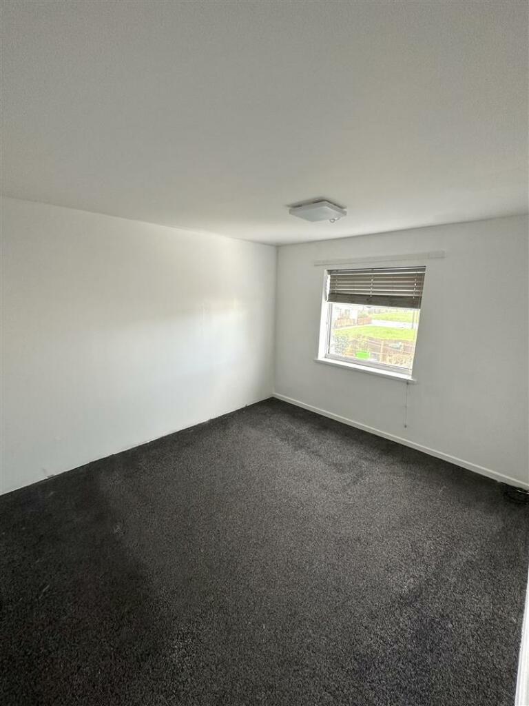 Bed 1.jpg