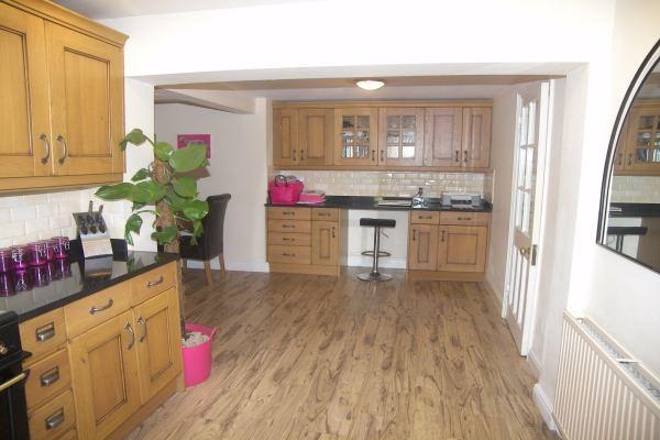 KITCHEN & BREAKFAST ROOM