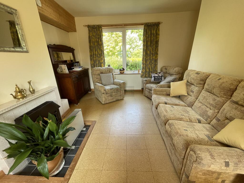 5 Lounge a.JPG