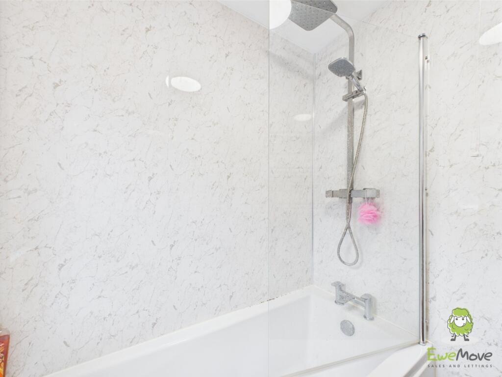 Bathroom - Charlotte Thomasson Ewemove Whitchurch 